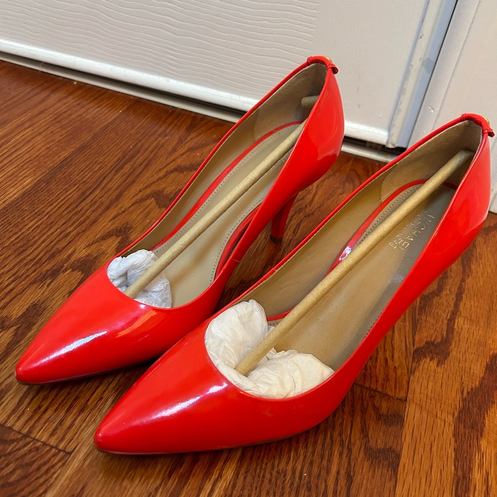 Coral Michael Kors pumps